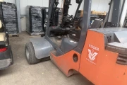 Toyota 02-8FDF15 forklift with Visser steering box and 3 adjustable-width pot forks