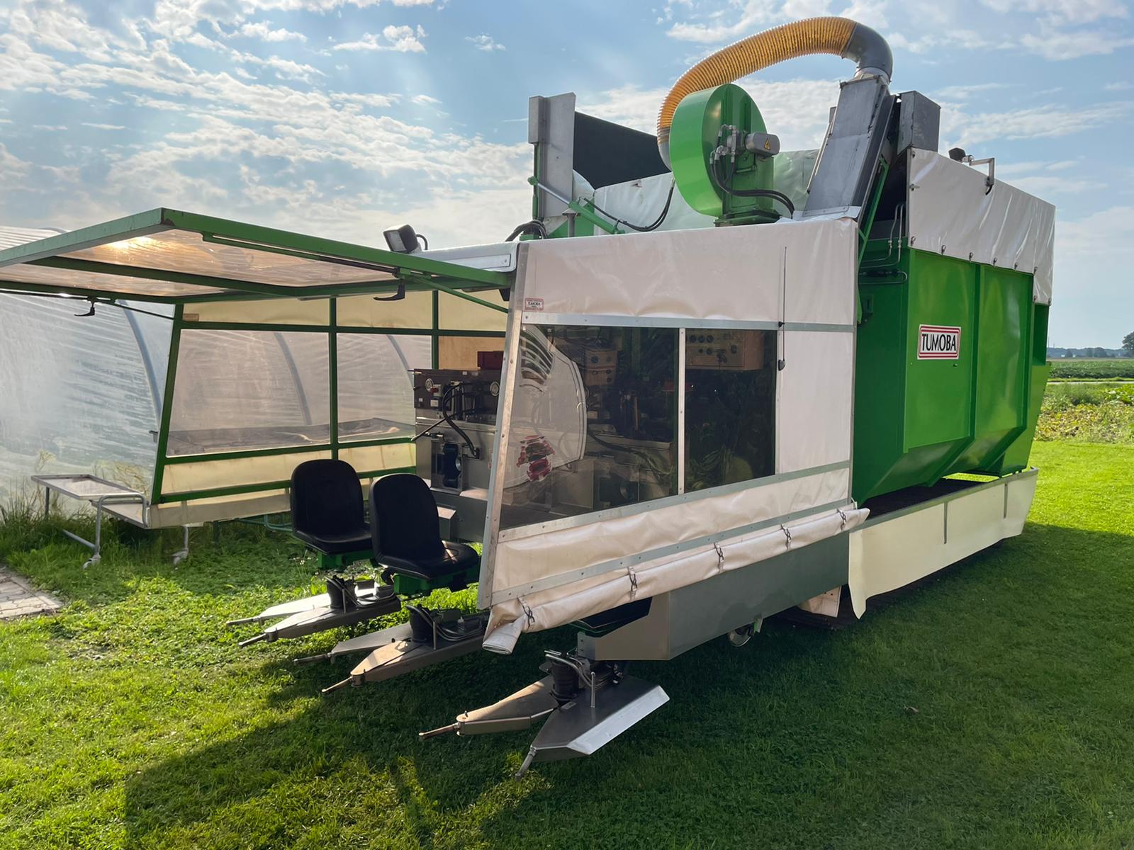 Tumoba SP3 harvester for Brussels sprouts with 3 rows • Duijndam