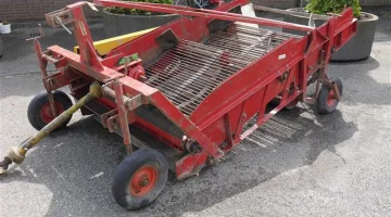 Cebeco windrower digger for onions