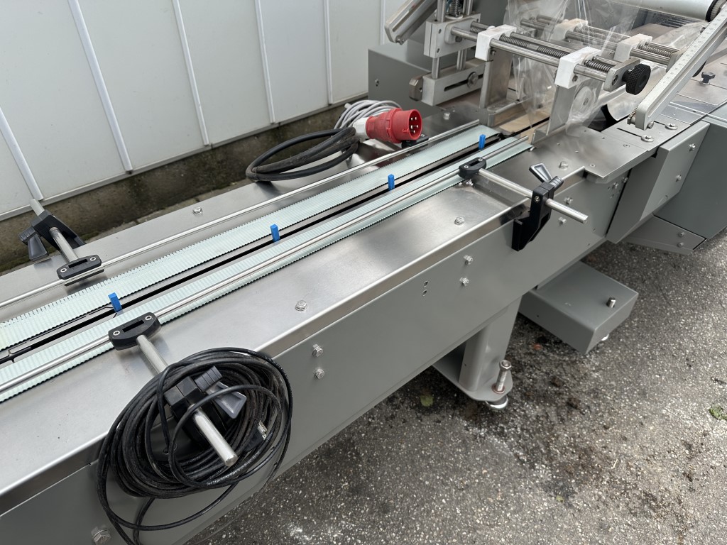 Ulma Atlanta E ����������� ������ ����-��� (Flow pack) � �������� ����������