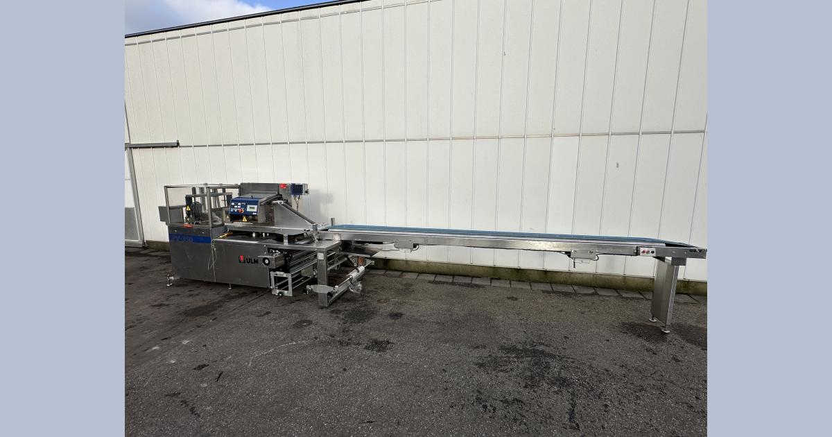 Ulma PV-350 flowpacker with supply belt • Duijndam Machines