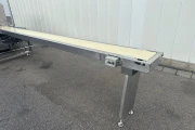 : Ulma PV-350 LSHI flow pack machine with feeding conveyor