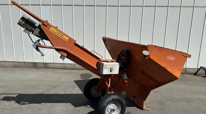 Unger soil mixer with large funnel