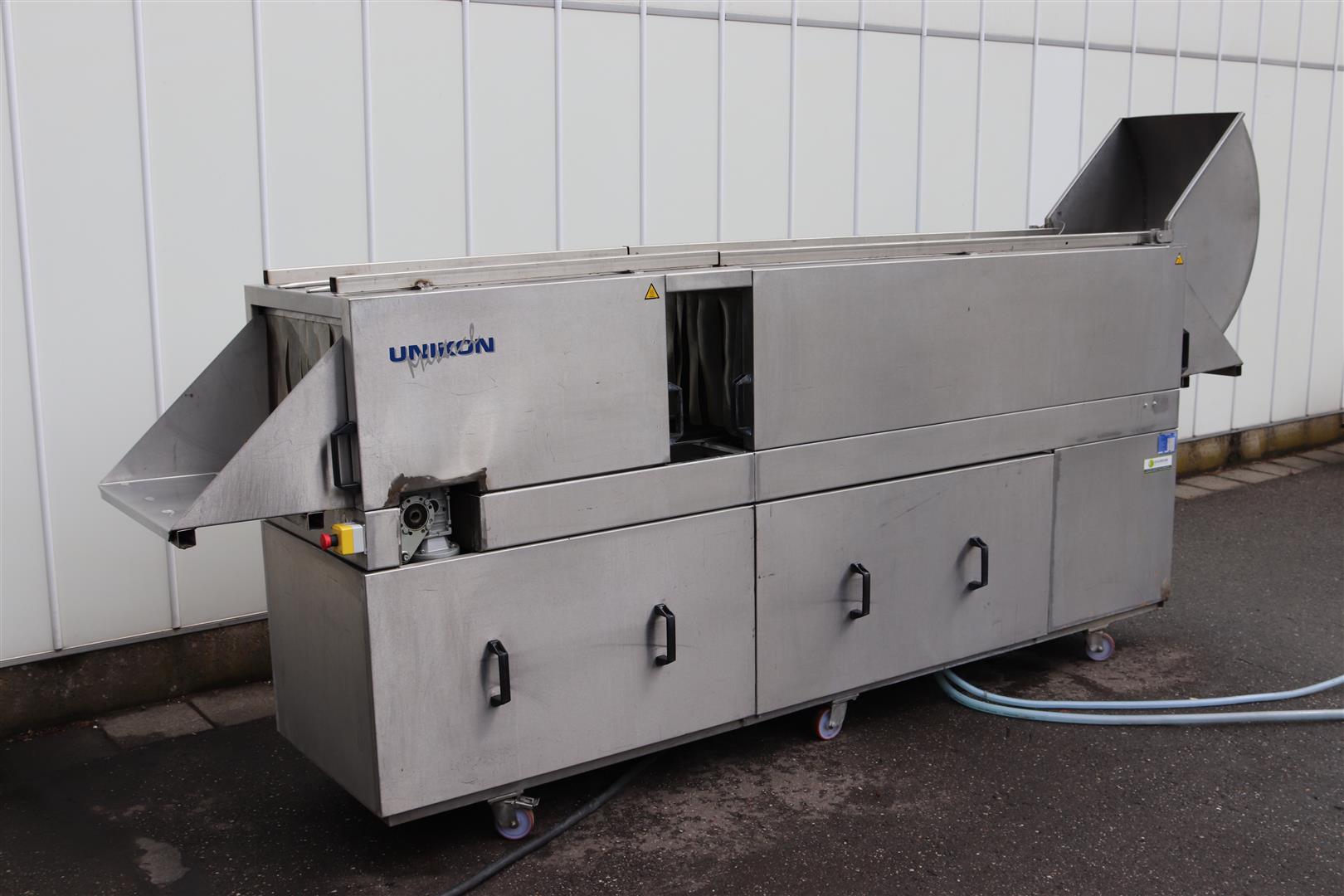 Промышленный поддон Unikon Mistral и контейнеровоз