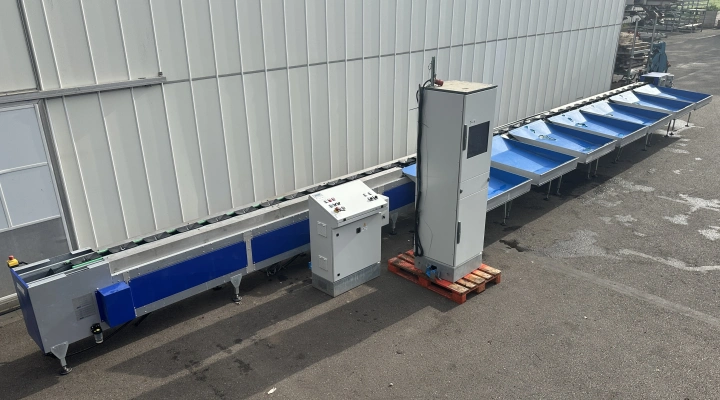 Unitec UNI_VERS sorting machine for large fruit with 7 sortings