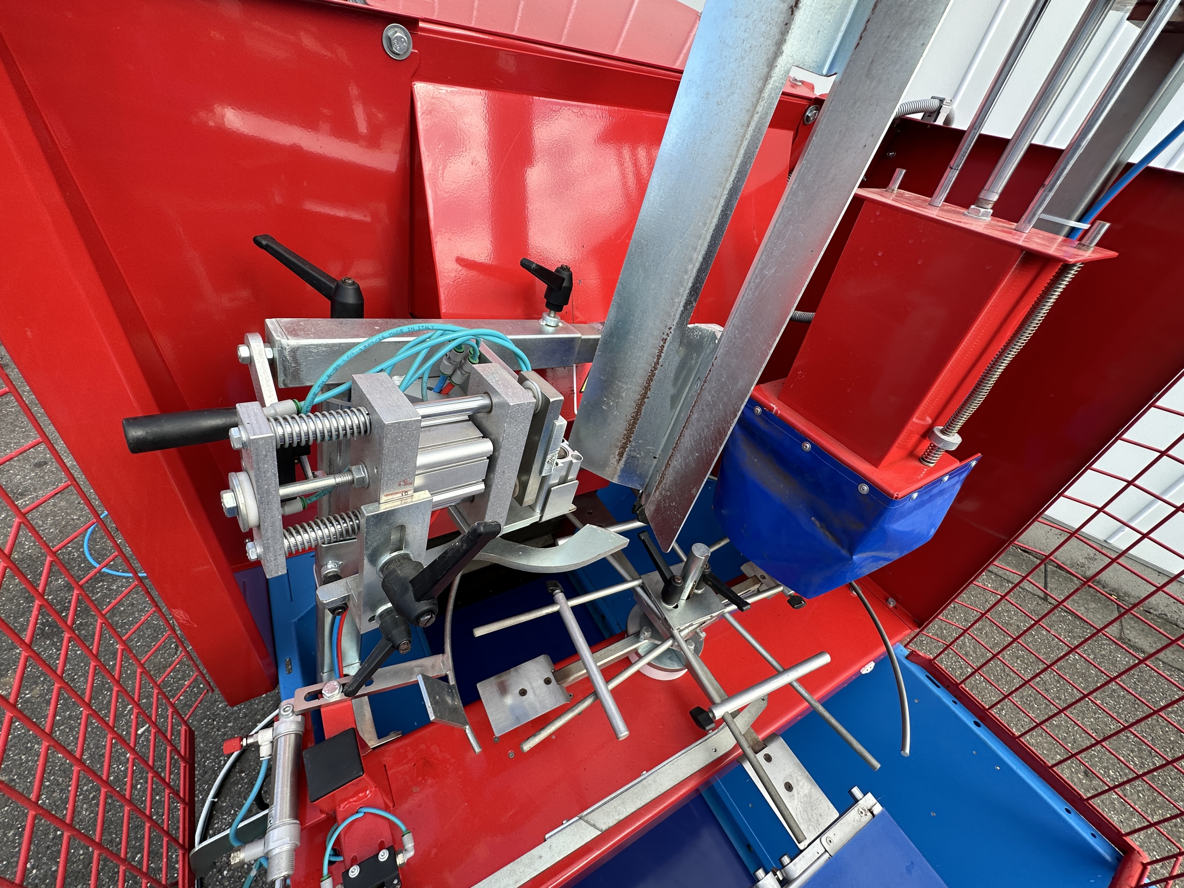 Urbinati IA2400-C ������ ��� ������� ������� ������ � ��������� � ��������