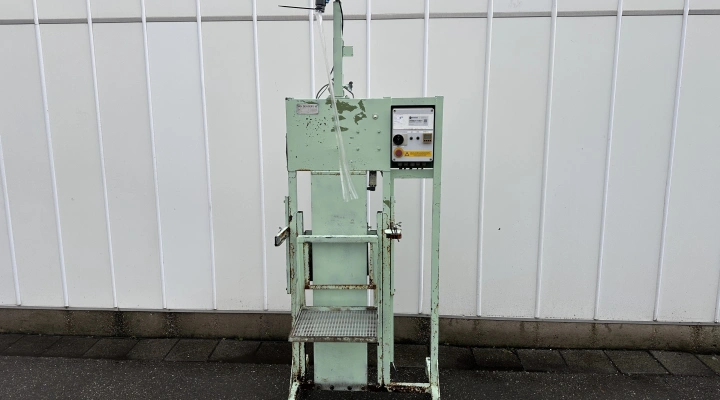 Van den Berg CVE bucket filling machine