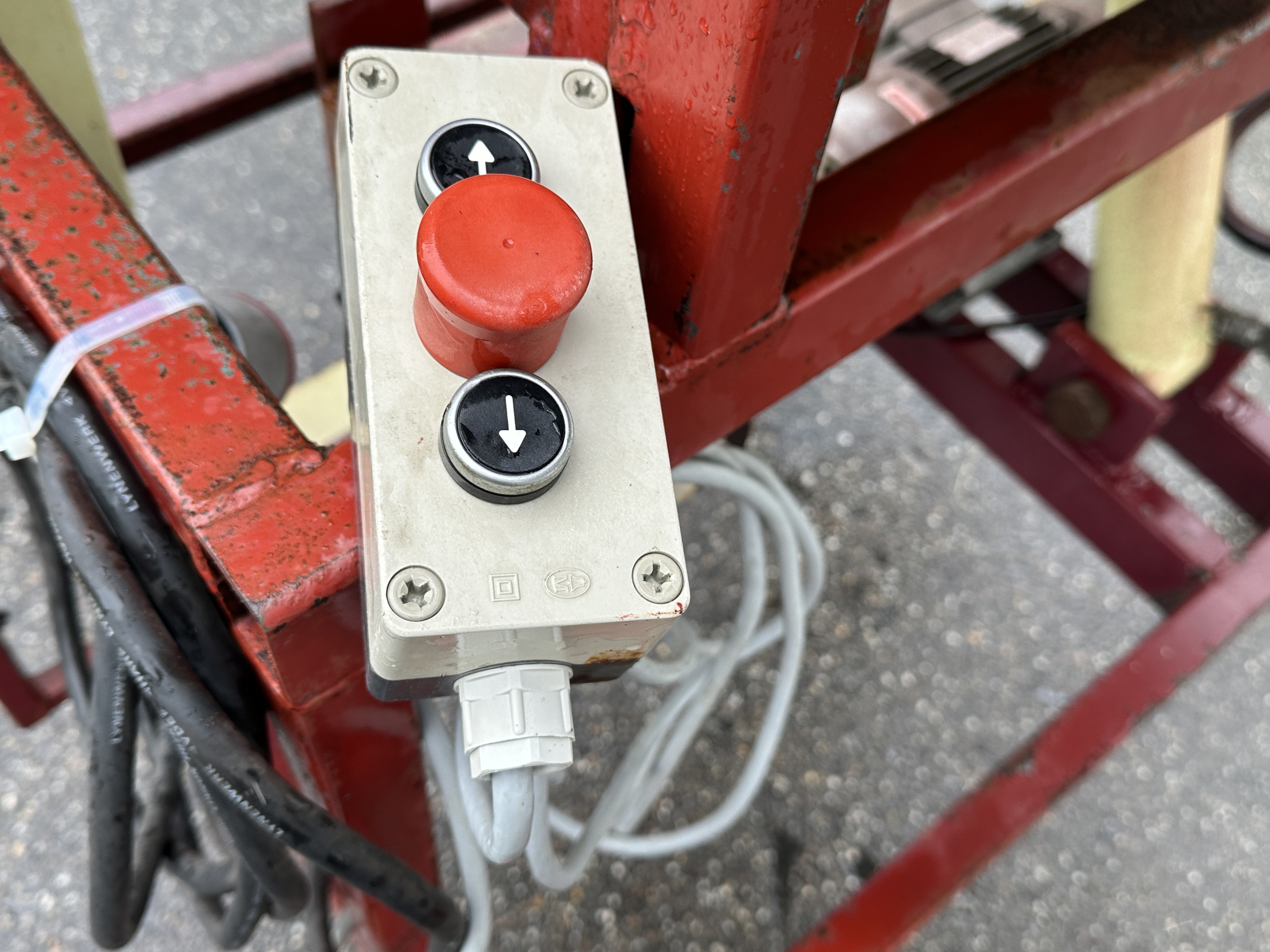 VDR KK120 Опрокидыватель контейнеров с дозирующим конвейером