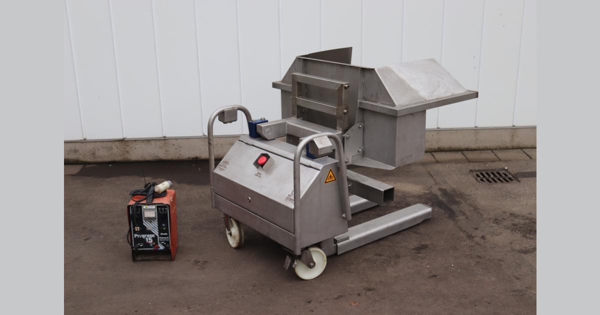 Van Oirschot Backsaver mobile electric boxtipper • Duijndam Machines