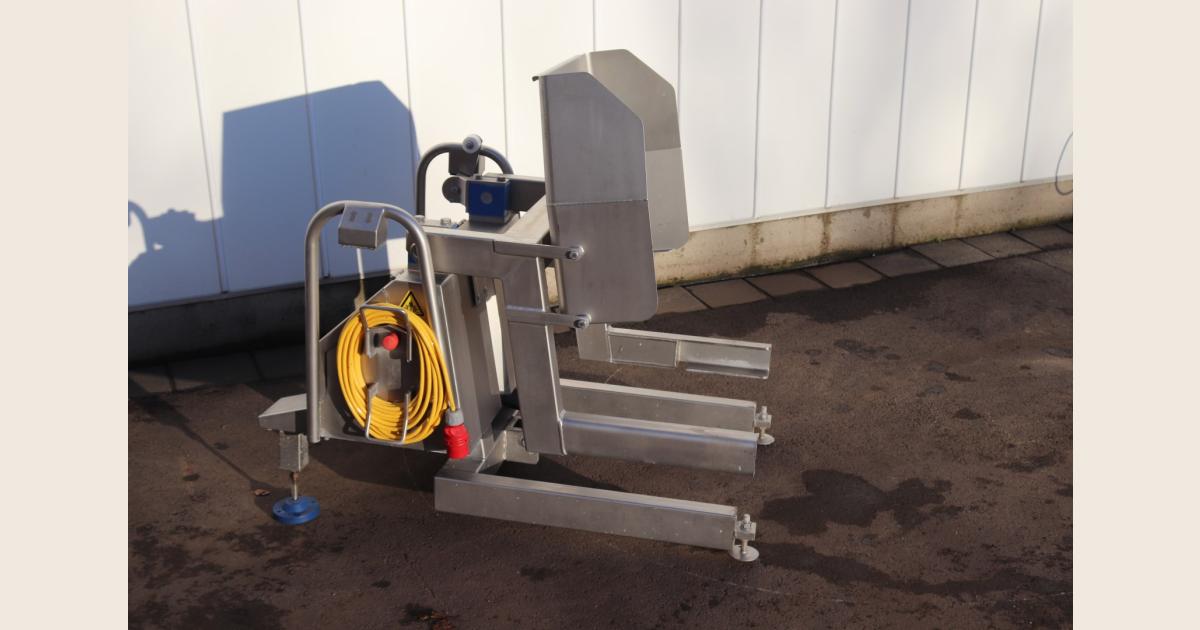 Van Oirschot Backsaver electric boxtipper • Duijndam Machines