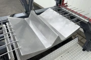 VDR harvesting conveyor for flowers with platform