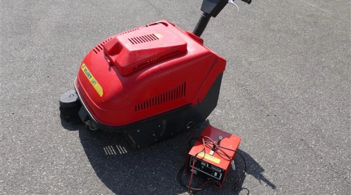 veegmachine Verhagen met lader (1)