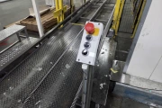 Viscon Atlas Automatic gantry palletizer for plastic fruit and vegetable crates , with automatic crate infeed and pallet transport.