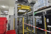 Viscon Atlas Automatic gantry palletizer for plastic fruit and vegetable crates , with automatic crate infeed and pallet transport.