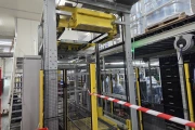 Viscon Atlas Automatic gantry palletizer for plastic fruit and vegetable crates , with automatic crate infeed and pallet transport.