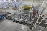 Viscon Atlas Automatic gantry palletizer for plastic fruit and vegetable crates , with automatic crate infeed and pallet transport.