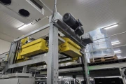Viscon Atlas Automatic gantry palletizer for plastic fruit and vegetable crates , with automatic crate infeed and pallet transport.