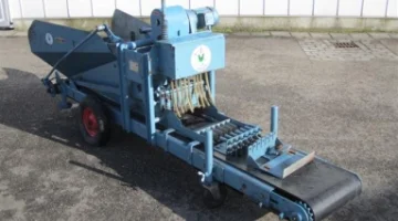 Visser Dewa soil blocking machine with seeder