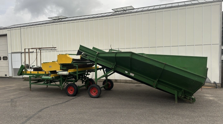 Visser receiving hopper with roller cleaning unit for potatoes