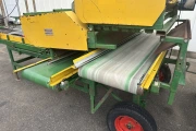 Visser receiving hopper with roller cleaning unit for potatoes