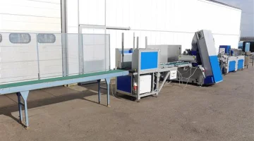 ​Visser trayzaailijn met trayvuller en afstriooilijn