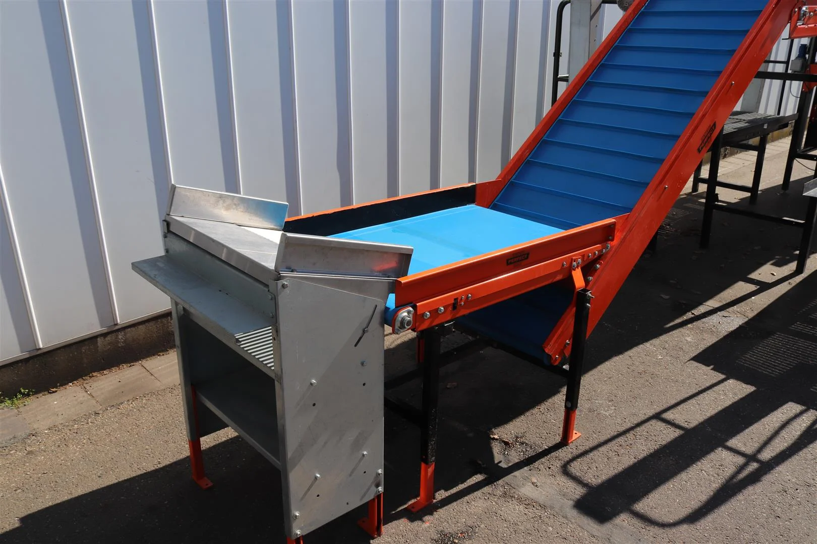 Wamel Perfect cherry and plumps sorting machine • Duijndam Machines