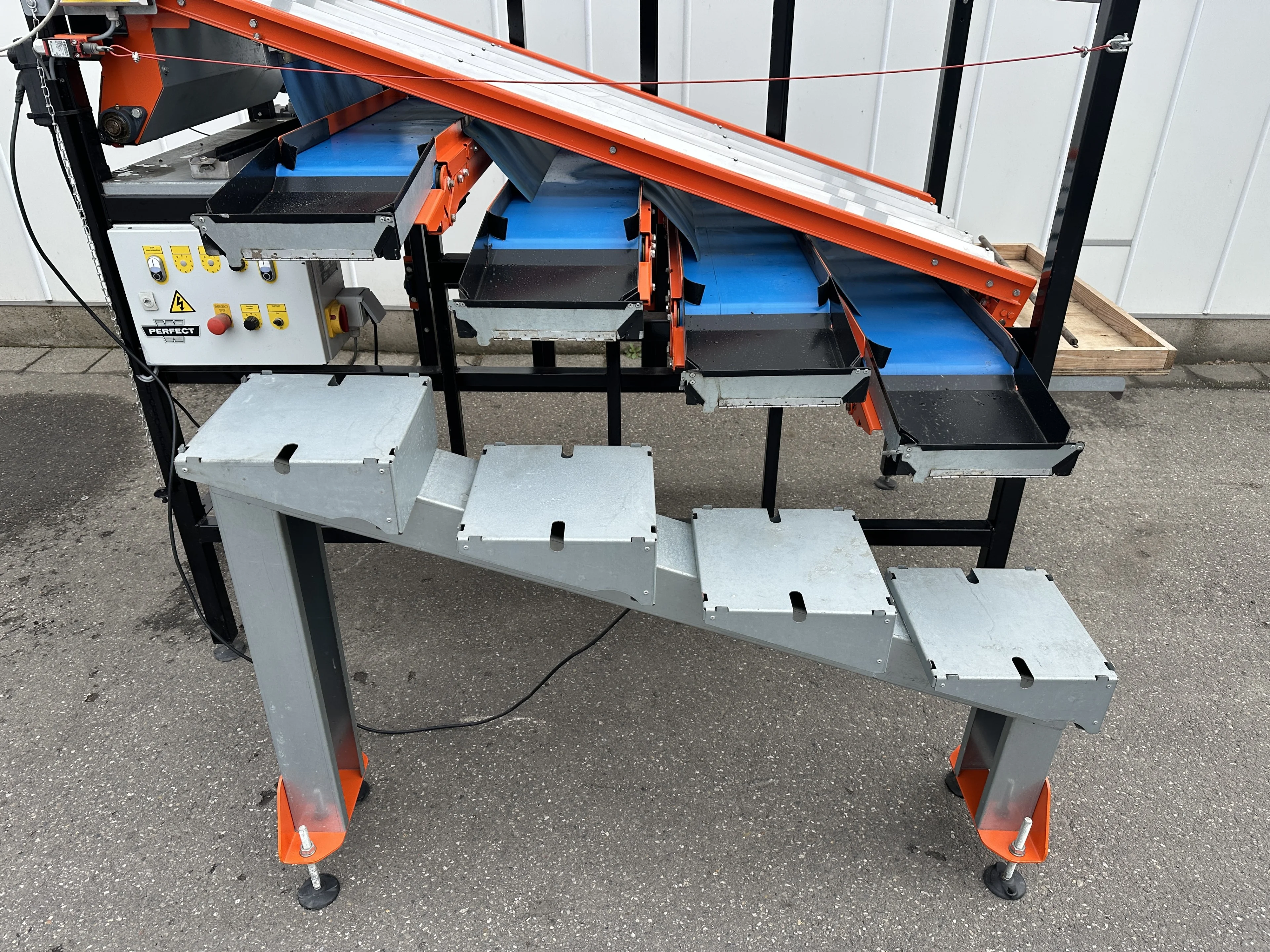 Wamel Perfect cherry sorting machine 4 + 1 sortings • Duijndam Machines