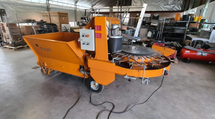 Mayer 1010 potting machine with pot dispenser