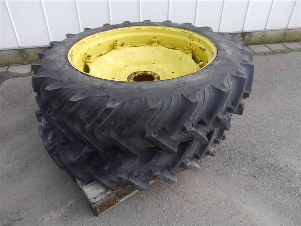 Трактор John Deere 1030