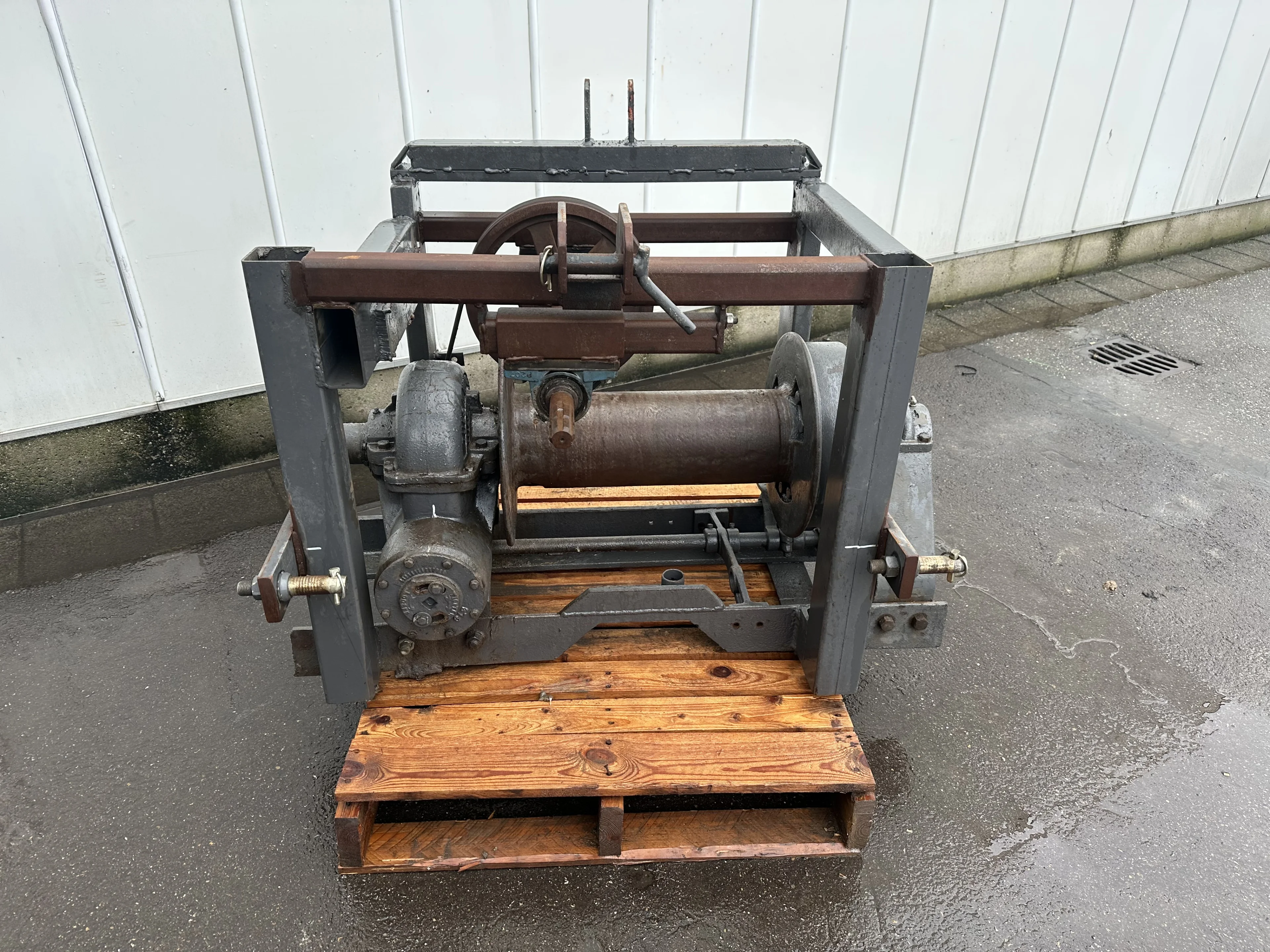 Tulsa Winch with threepoint for tractor • Duijndam Machines