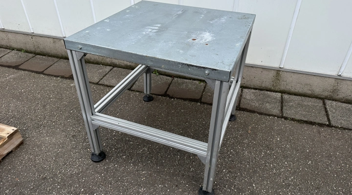 Work table 70 x 70 cm