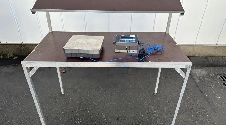 Work table with Cas weigher